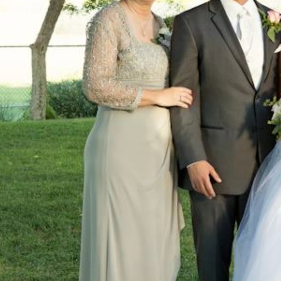 Formal Dress - Picture 5 of 6